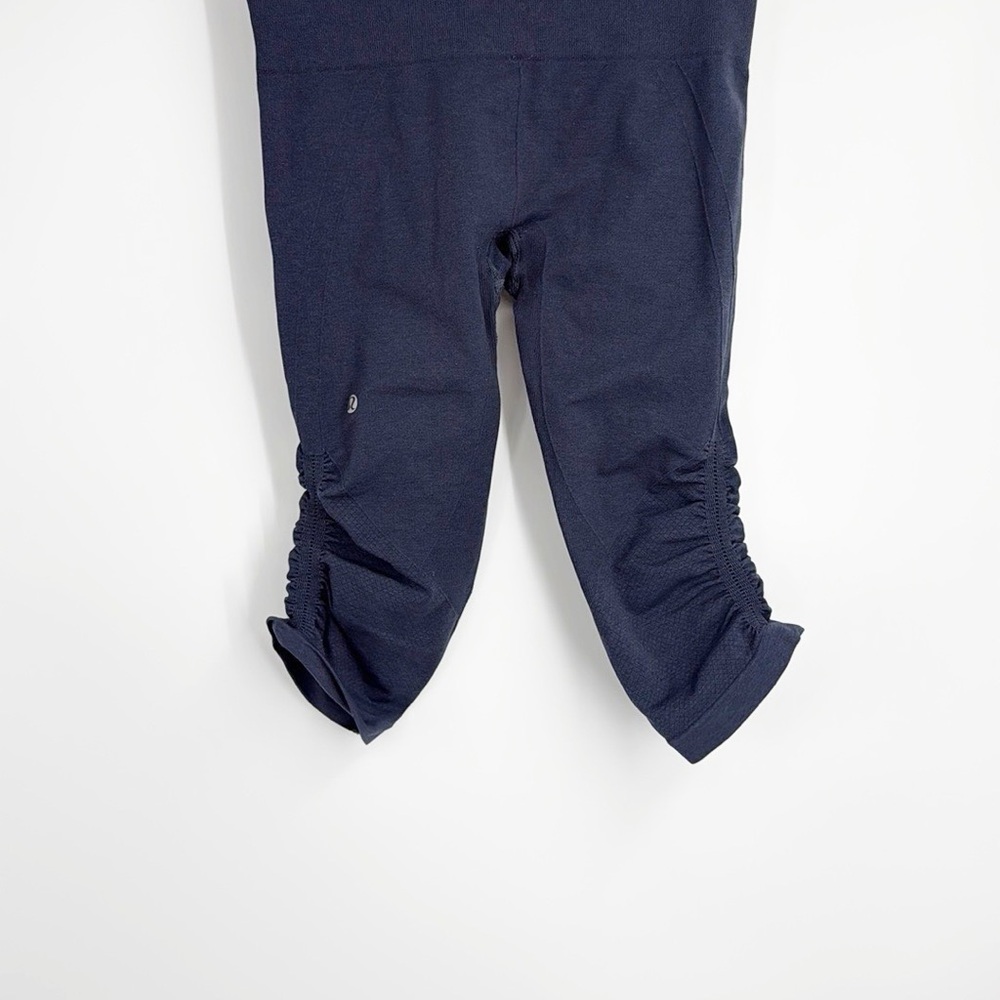 Lululemon In The Flow Crop navy Blue size 8 - Picture 6 of 9